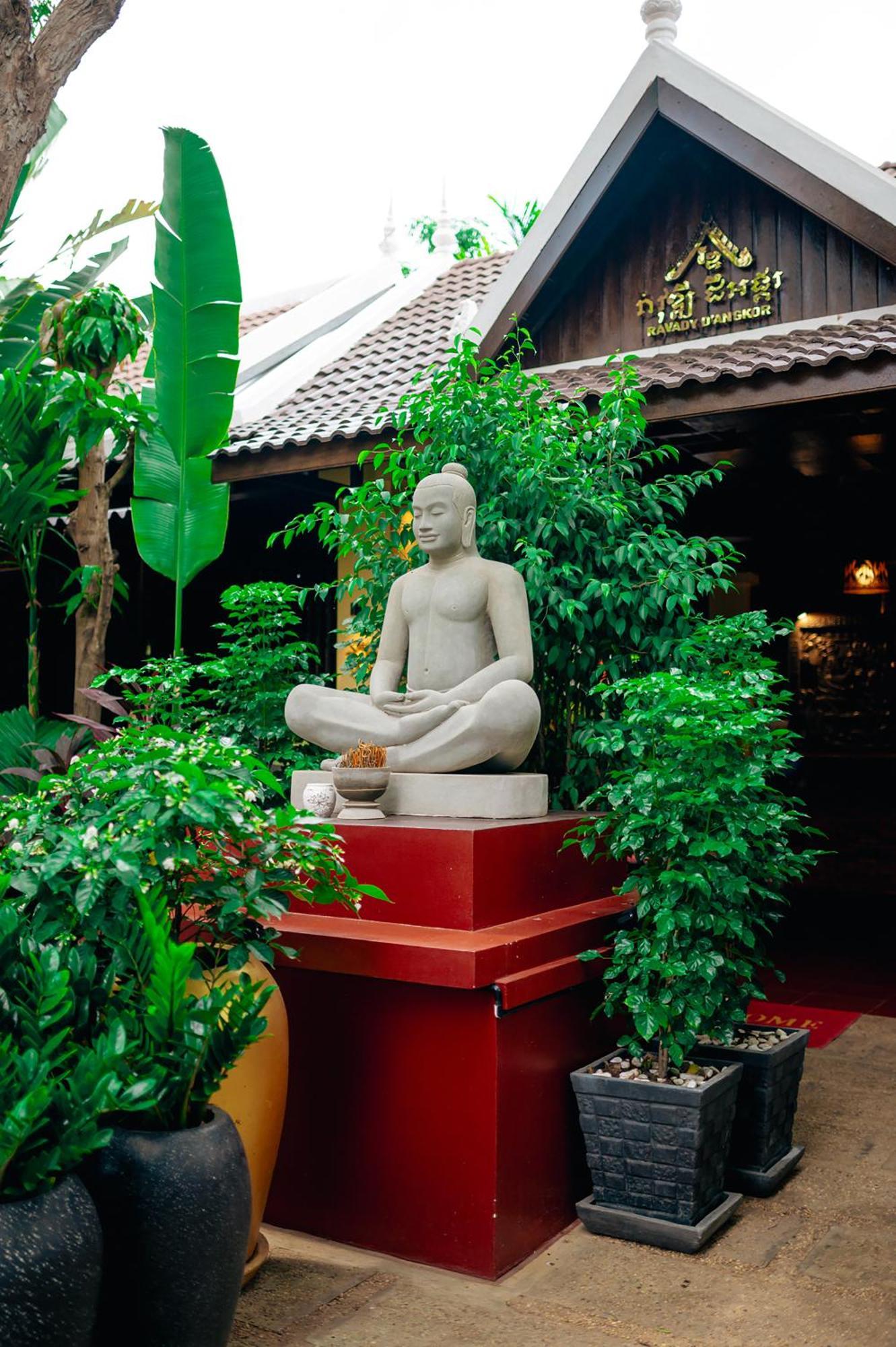 Ravady D'Angkor Hotel เสียมราฐ ภายนอก รูปภาพ